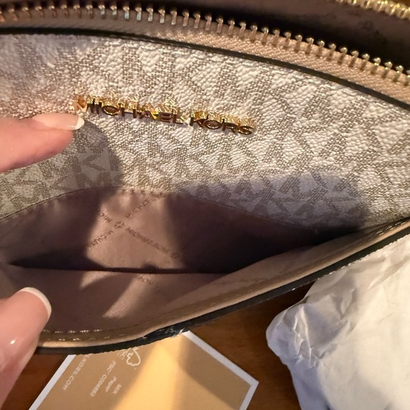 MICHAEL KORS Jet Set Travel Medium Metallic Signature Logo Dome Crossbody Bag - Picture 4 of 6